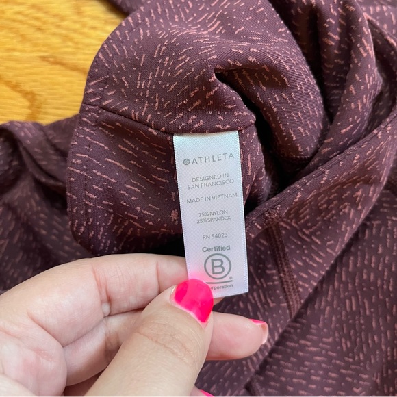 Athleta Salutation Stash Pocket Rainwater Tight in Antique Burgundy size XS - Picture 9 of 10